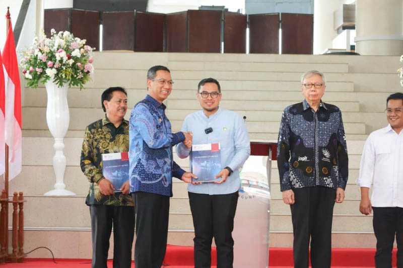 UPJ Luncurkan Buku Berisi Kajian Keunggulan 42 Kota Indonesia