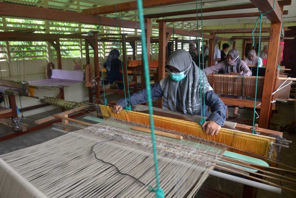 Usaha Tenun Menggeliat