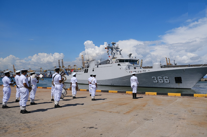 Usai Laksanakan Tugas Misi Perdamaian, KRI Sultan Hasanuddin-366 Singgah di Kolombo