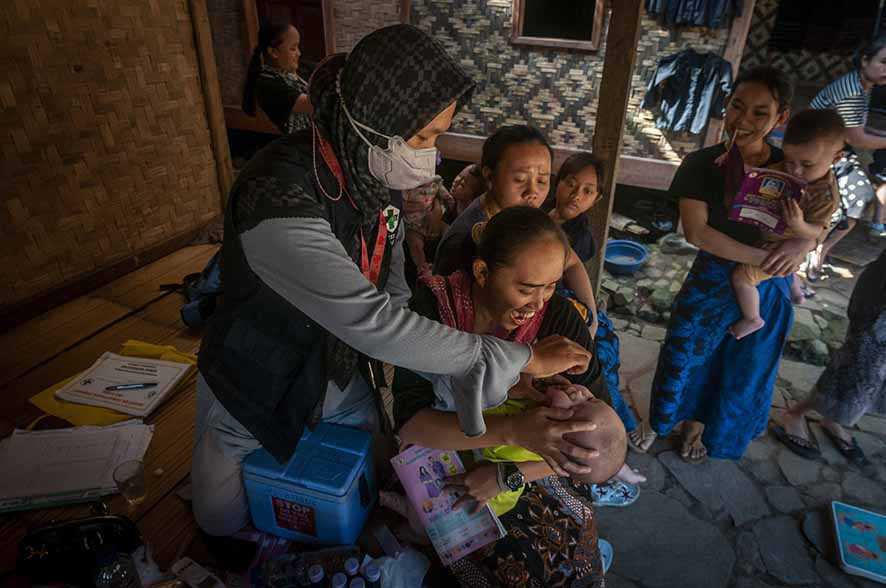 Vaksin Polio untuk Anak Suku Baduy