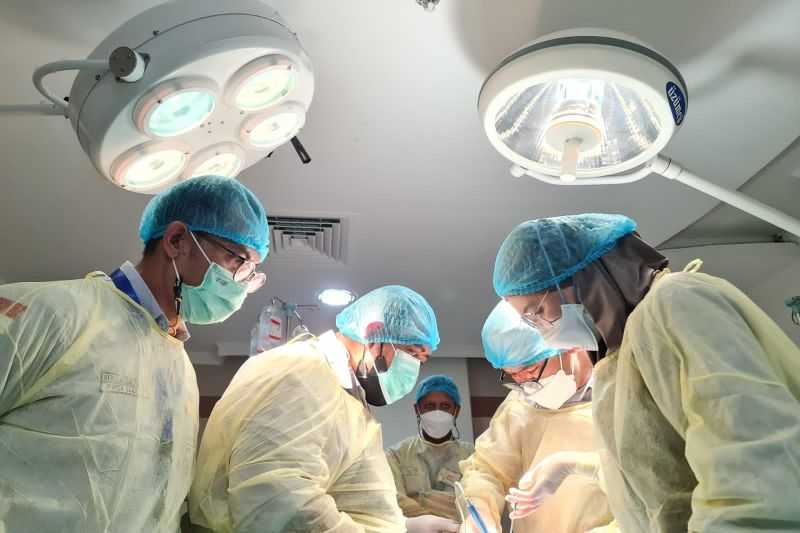 Vakum Tujuh Tahun, Tim Dokter KKIH Kembali Operasi Jamaah yang Sakit, dari Hernia hingga Usus Buntu