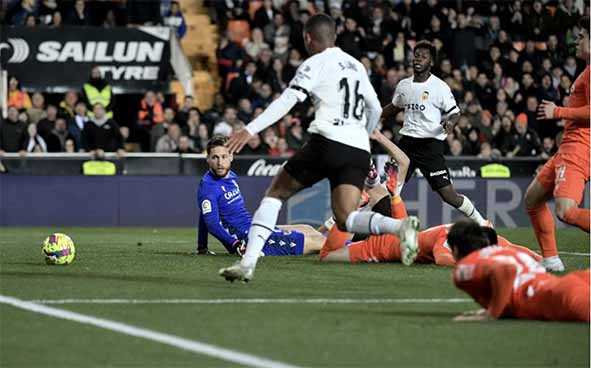 Valencia Tundukkan Sociedad 1-0 Agar Keluar dari Zona Degradasi