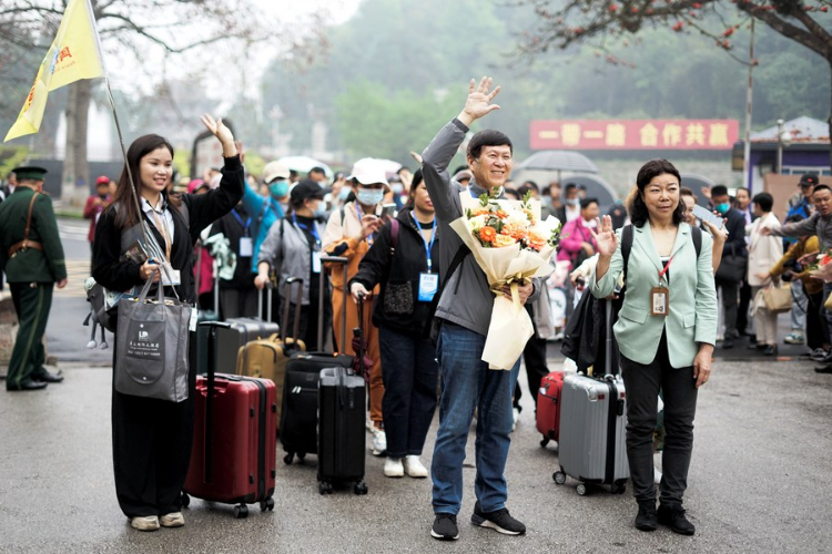 Vietnam Sambut Turis Tiongkok Perdana dalam Tiga Tahun Terakhir