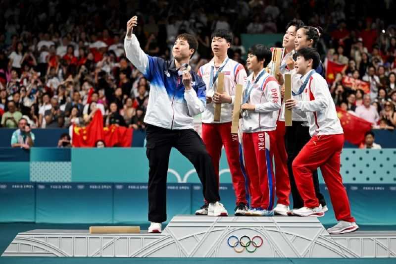 Viral, Atlet Tenis Meja Korea Utara dan Korea Selatan Selfie Bareng di Podium Olimpiade Paris
