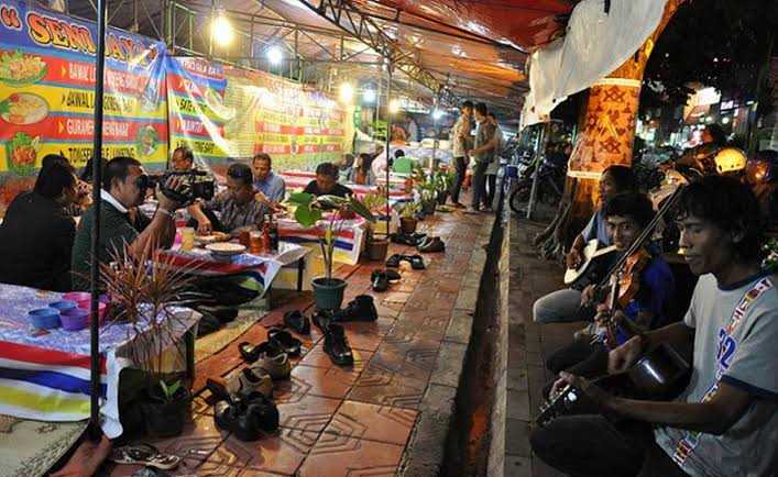 Viral Makan Dipinggir Jalan Malioboro, Netizen : Harganya Tak Masuk Akal