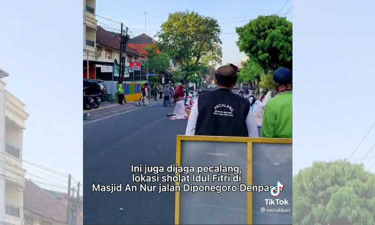 Viral, Patut Dicontoh, Momen Penuh Toleransi Saat Pecalang Jaga Lokasi Salat Idul Fitri 1443 Hijriah di Bali