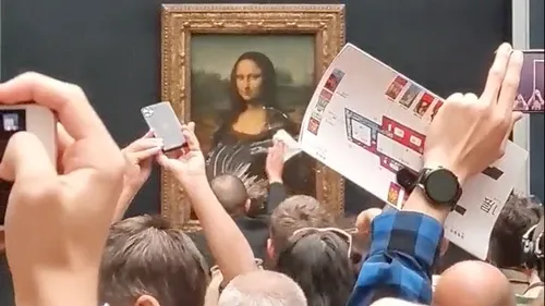 Viral! Seorang Pria Nekat Lempari Lukisan Mona Lisa dengan Kue, Benarkah Diduga Memiliki Gangguan Mental?