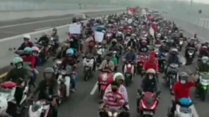 Viral, Warga Madura Demo di Jembatan Suramadu