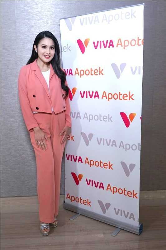 Viva Apotek Tunjuk Sandra Dewi Duta