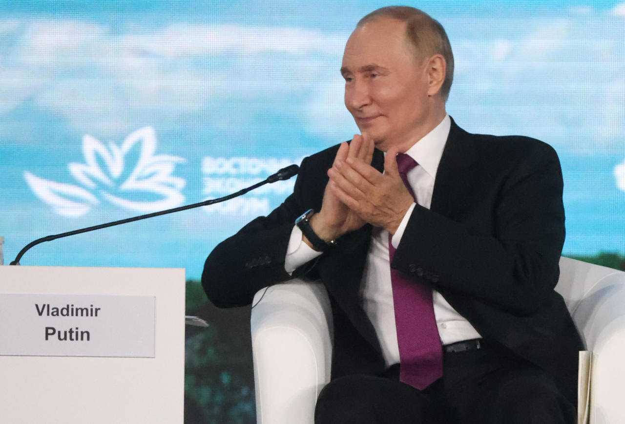 Vladimir Putin Nyatakan Mendukung Kamala Harris