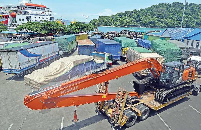 VOLUME ANGKUTAN BARANG MENINGKAT DI PELABUHAN MERAK