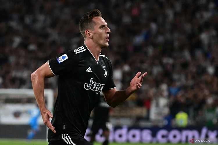 Waduh Akan Lama Absen dari Pertandingan, Penyerang Juventus Arkadiusz Milik Kembali Operasi Lutut