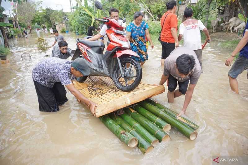 Waduh Banjir Bandang Landa Enam Kecamatan di Trenggalek