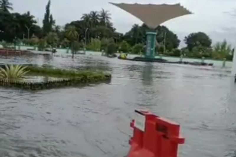 Waduh, Banjir Rendam Ribuan Rumah Warga Kota Serang. Termasuk Kawasan Masjid Agung Banten