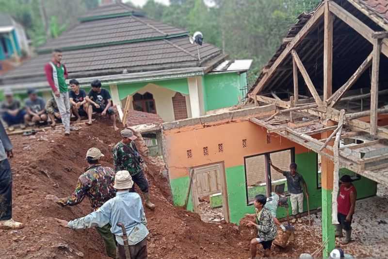 Waduh, Cuaca Ekstrem Picu Longsor dan Angin Kencang di Sukabumi