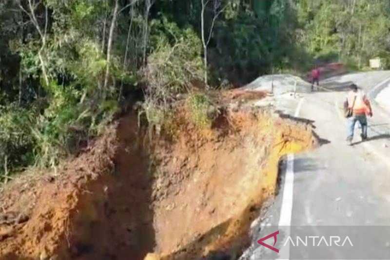 Waduh, Longsor Putuskan Jalan Nasional di Hutan Lindung Nagan Raya Aceh