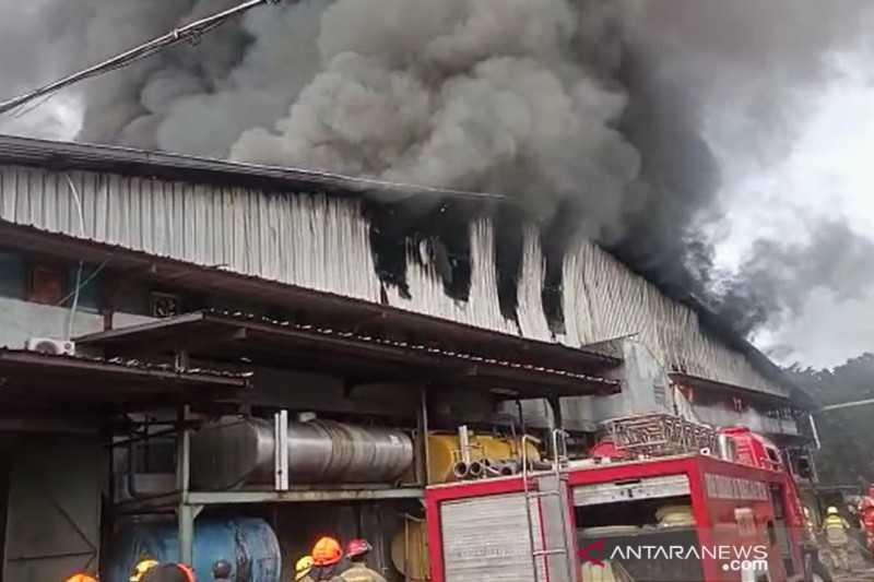 Waduh, Pabrik Garmen di Tengah Kota Bandung Terbakar