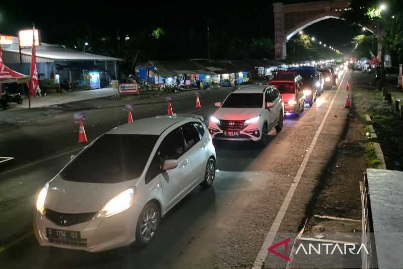 Waduh Panjang Sekali, Antrean Kendaraan Hingga Belasan Kilometer Terjadi di Jalur Bandung-Cianjur
