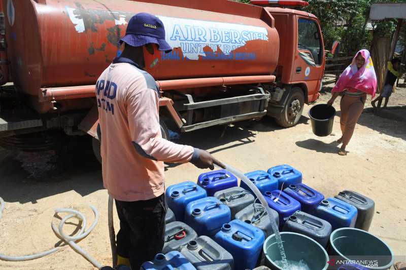 Waduh Semoga Ada Solusi Menyeluruh, Gunung Kidul Masih Distribusikan Air ke Warga Terdampak Kekeringan