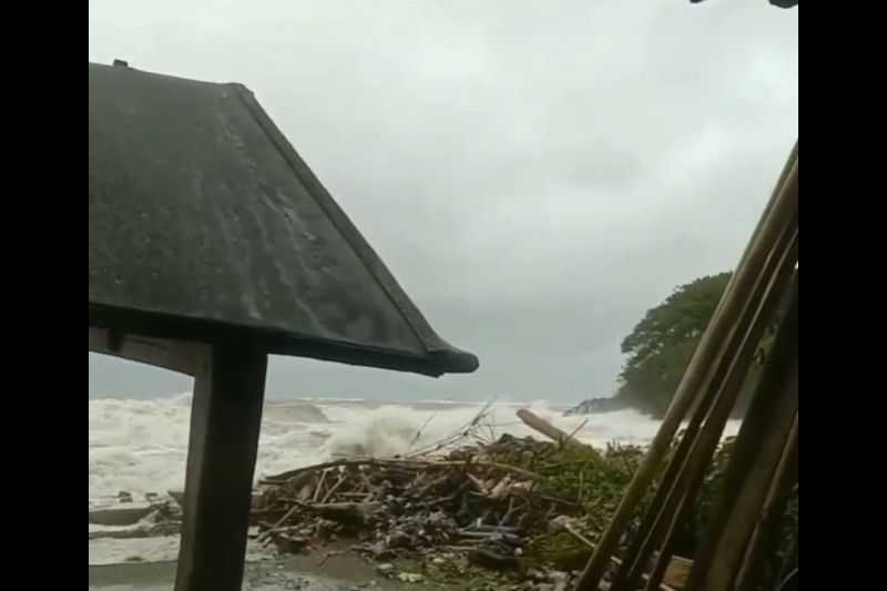 Waduh Semoga Tidak Ada Korban, Banjir Rob Terjadi di Pesisir Maros dan Makassar