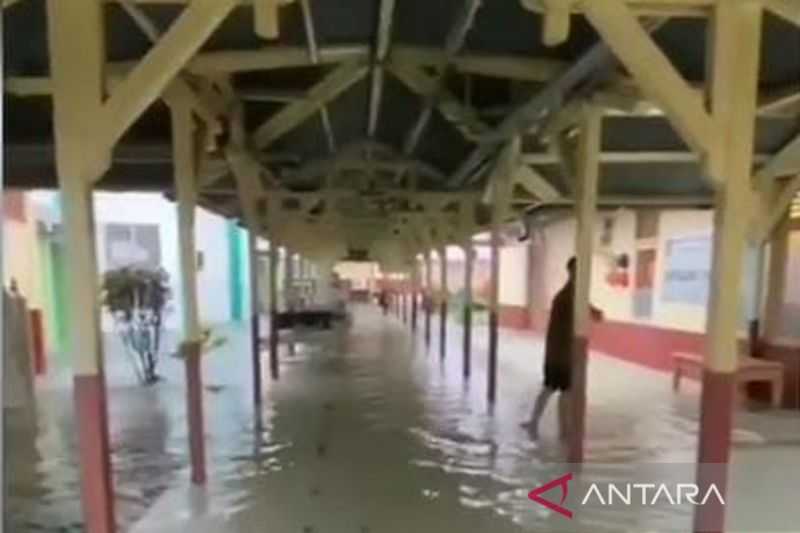 Waduh Ternyata Bangsal RSUD Abdul Azis Singkawang Terendam Banjir, Pasien Tidur di Atas Genangan Air