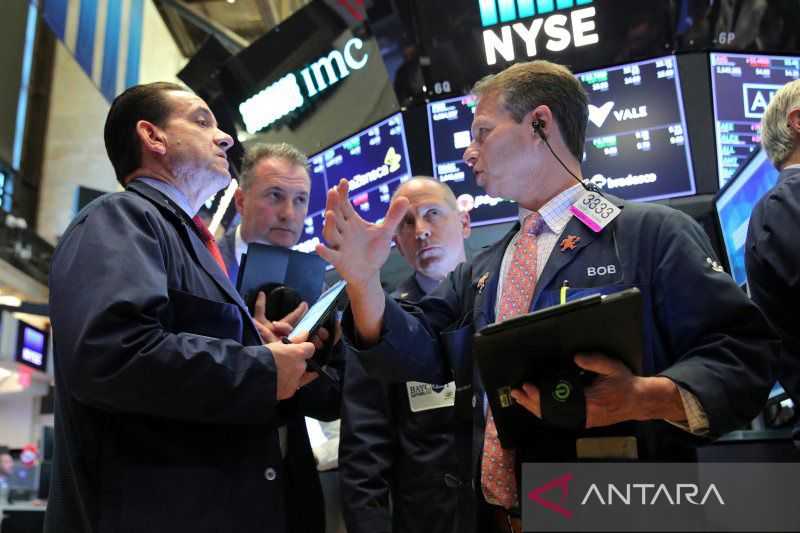 Waduh Wall Street Ditutup Jatuh di Sesi Fluktuatif Terseret Saham Perbankan