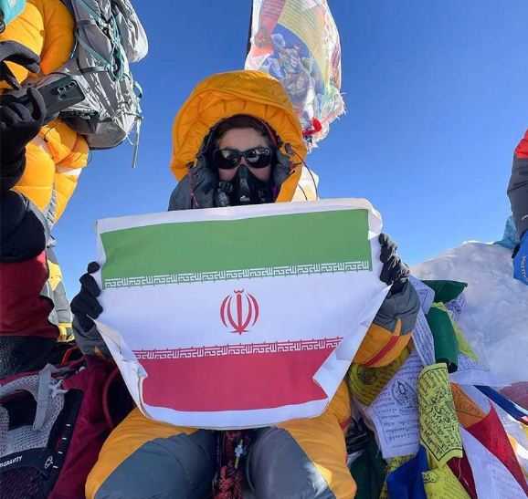 Wah! Bendera Dua Negara Islam Dibentangkan di Puncak Gunung Tertinggi di Perbatasan Tiongkok-Pakistan, Ada Apa?