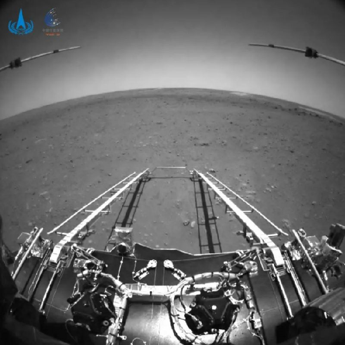 Wahana Penjelajah Mars Tiongkok Kirimkan Foto-Foto Pertamanya