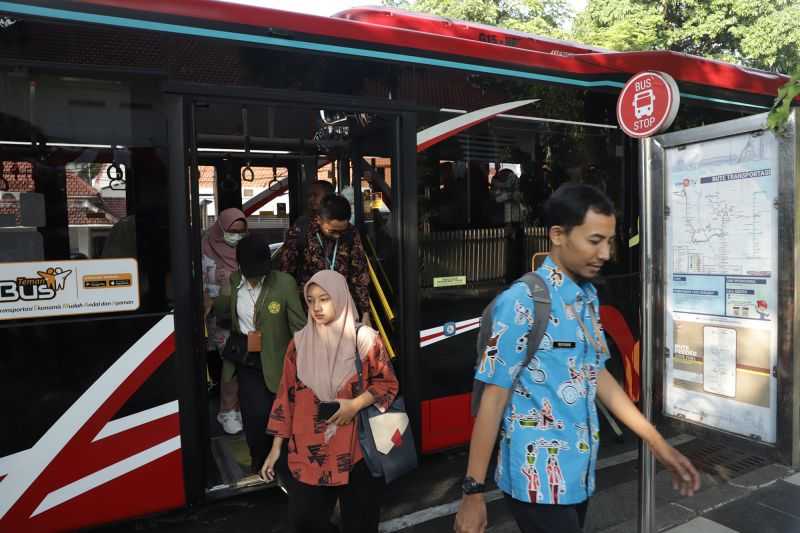 Wajib Ditiru, ASN Surabaya Diwajibkan ke Kantor Gunakan Angkot Tiap Jumat