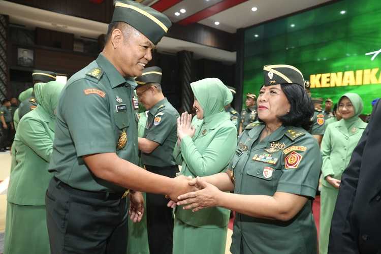 Wakasad Terima Laporan Kenaikan Pangkat 46 Pati TNI AD, Salah Satunya Kowad Jadi Jenderal Bintang Dua