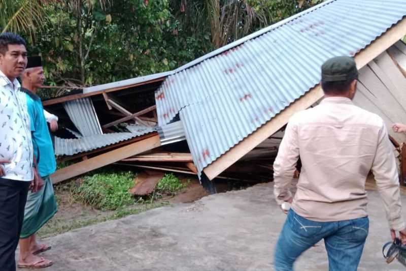 Wakil Bupati Ini Turun Langsung Evakuasi Korban Banjir  KoranJakarta.com