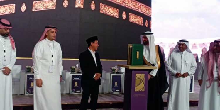 Wakili Indonesia, Hilman Latief Terima Penghargaan dari Menteri Haji dan Umrah Arab Saudi untuk Aplikasi Haji Pintar
