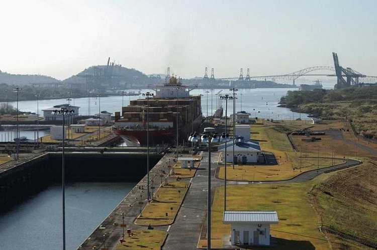 Waktu Antre Kapal di Terusan Panama Meningkat Lebih dari 40% pada Agustus