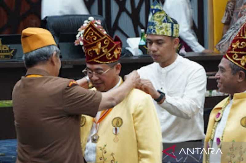 Wali Kota Banjarmasin Raih Anugerah Bintang LVRI