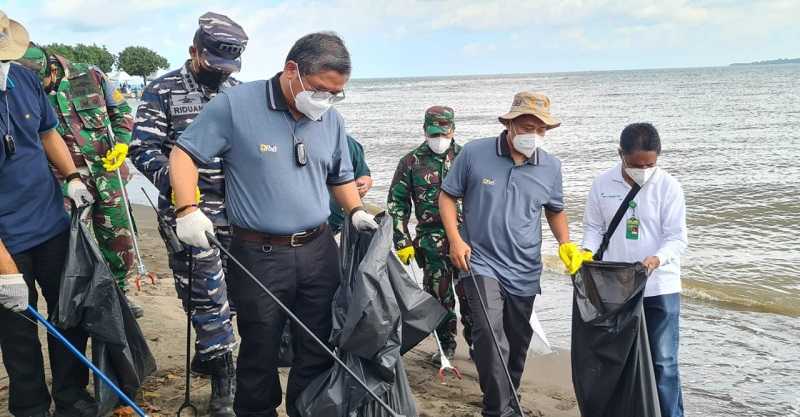 Wamen LHK Pimpin Aksi Bersih Pantai di Tanjung Pasir, Tangerang