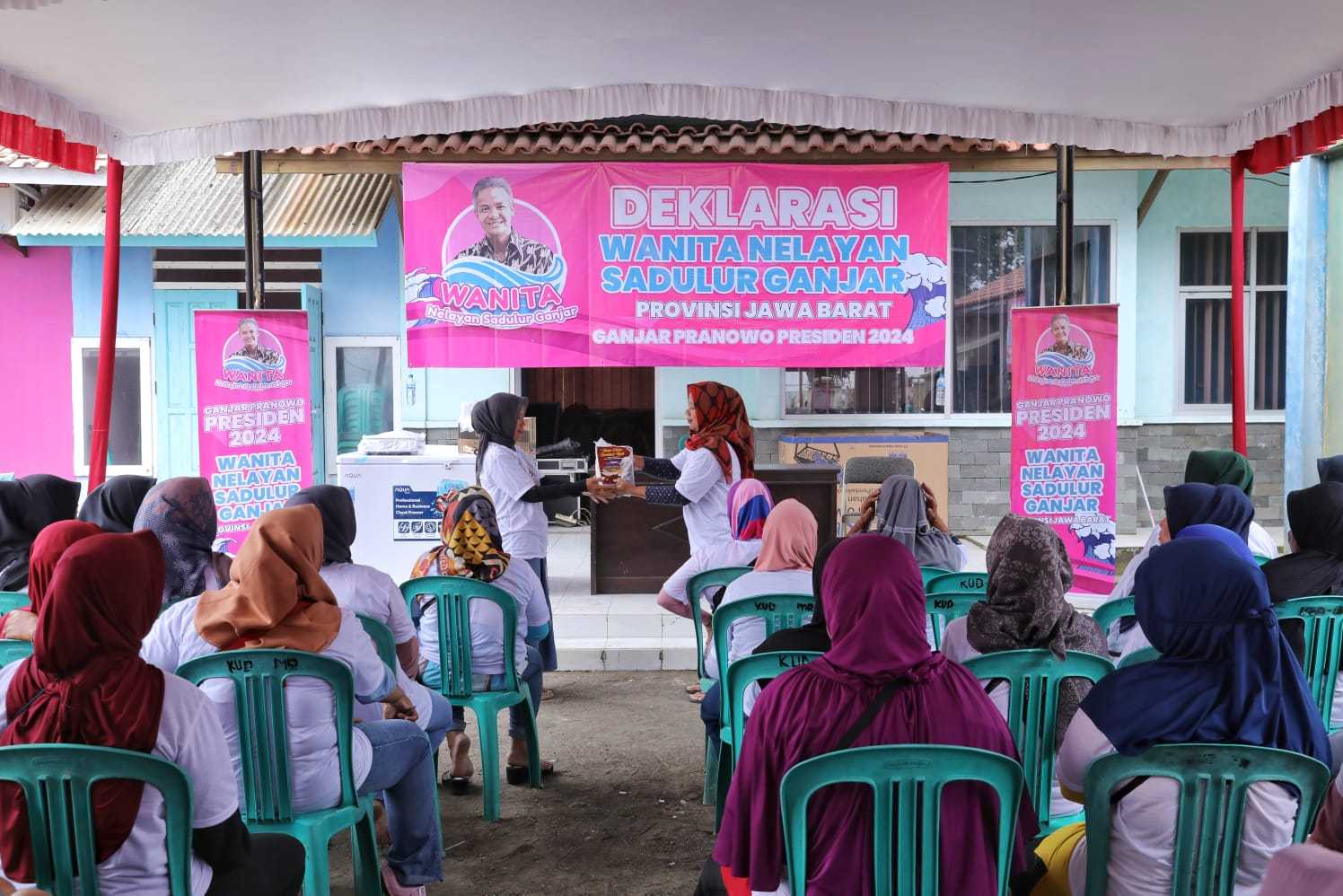 Wanita Nelayan Ganjar Bantu Pengembangan Produk Ikan Asin Di