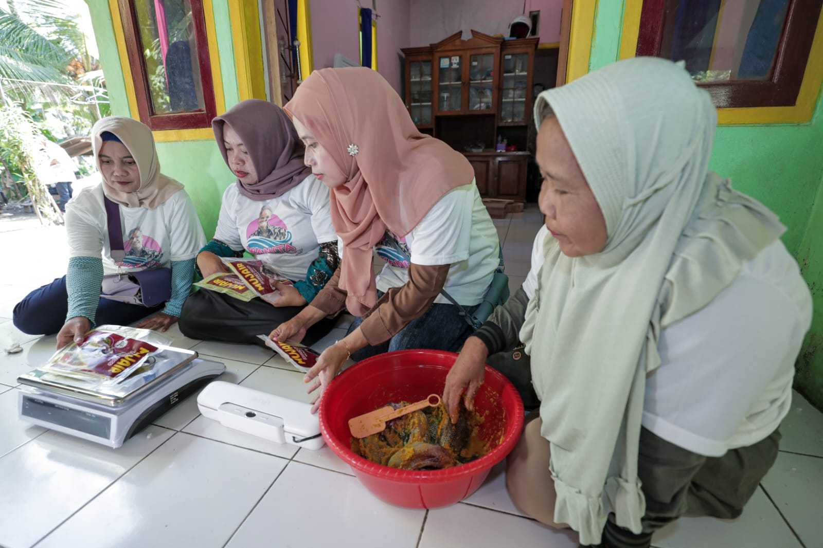 Wanita Nelayan Ganjar Latih Perempuan Pesisir Pangandaran Buat Olahan Frozen Food 3