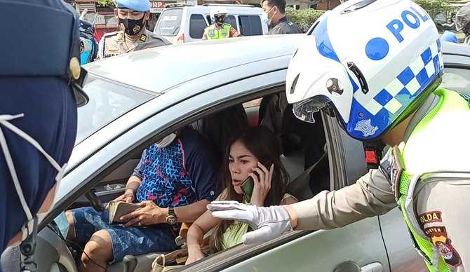 Wanita yang Memaki Petugas di Pos Penyekatan Anyer Mengaku Akan Melayat Neneknya