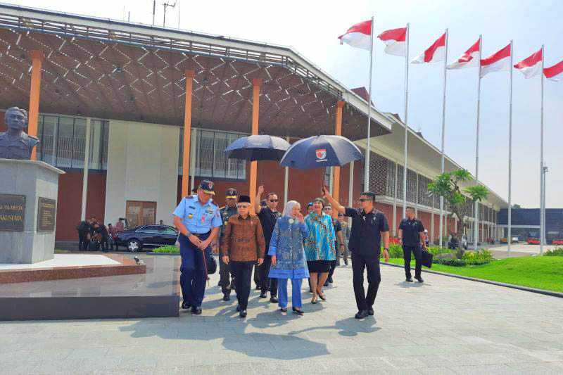 Wapres Ikuti Panen Perdana Udang Vaname di Kebumen