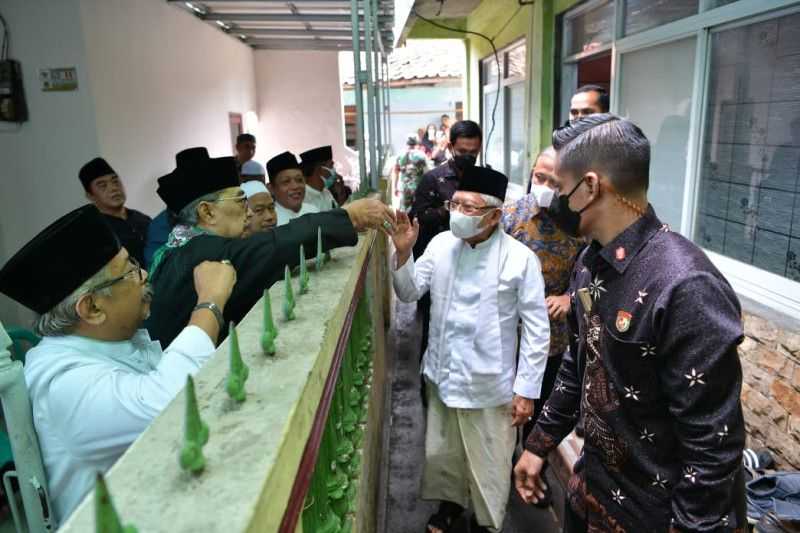 Wapres Ma'ruf Amin Takziah ke Rumah Duka KH Munahar Muchtar