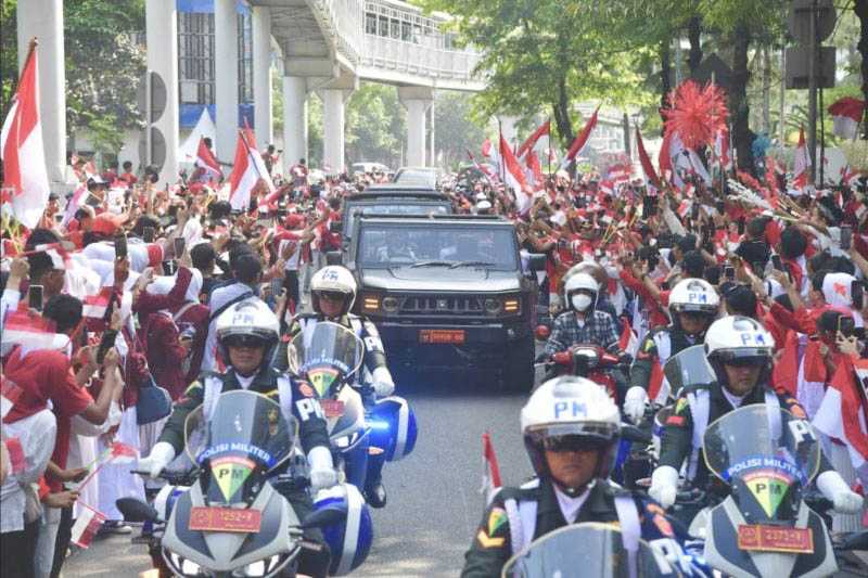 Warga Antusias Sambut  Kirab Bendera Pusaka