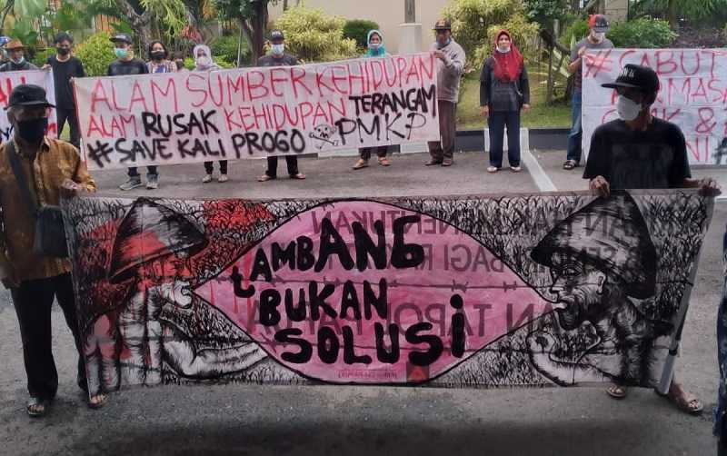 Warga Demonstrasi Tolak Penambangan Pasir di Kali Progo, Ini Janji GKR Hemas dan Anggota DPD