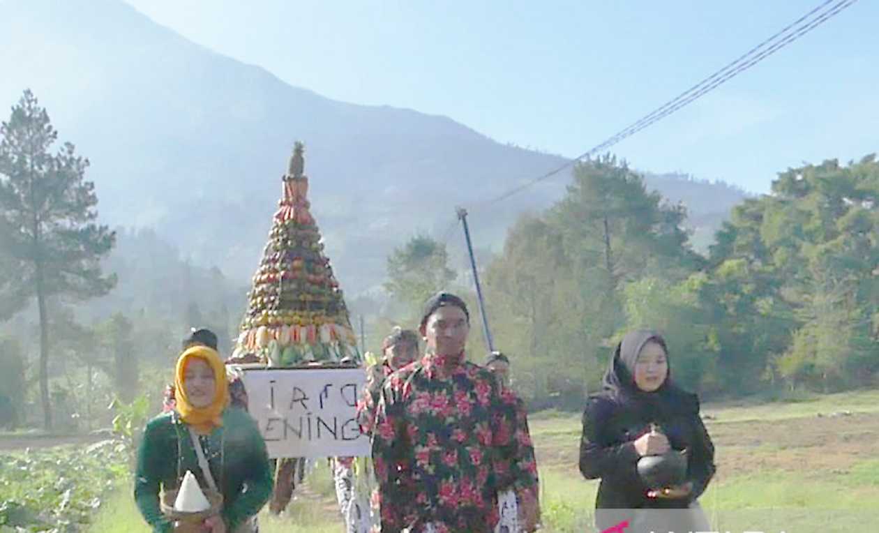 Warga Desa Kledung Temanggung Gelar Tradisi Sedekah Bumi