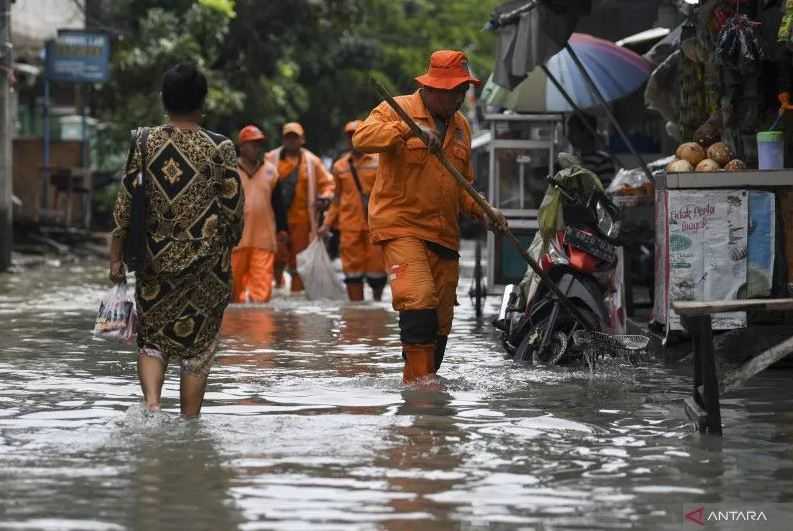 Warga di 3 Wilayah DKI Diminta Waspadai Cuaca Buruk pada Selasa Malam