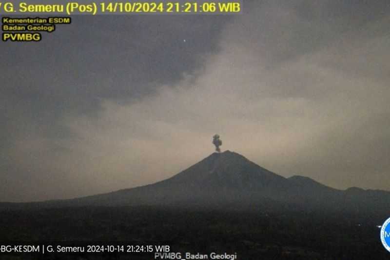 Warga Diminta Waspada, Gunung Semeru Erupsi Dengan Letusan Setinggi 900 Meter