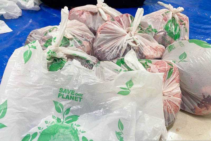 Warga Gunakan Kantong Biodegradable