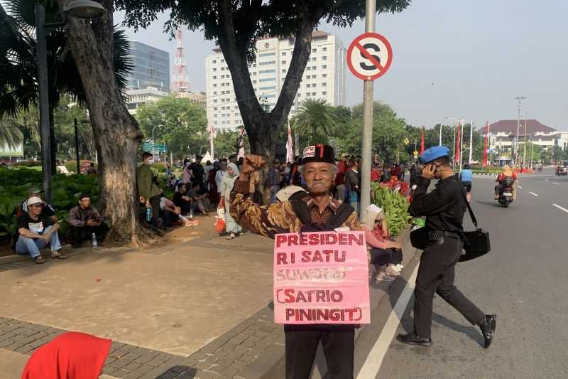 Warga Hadiri Peringatan Proklamasi di Seberang Istana Merdeka