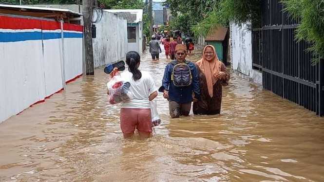 Warga Jakbar Bisa Gunakan Layanan Perbaiki Dokumen Rusak karna Banjir