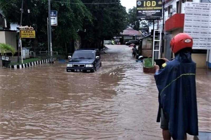 Warga Kota Kupang Diminta Waspada Banjir dan Angin Kencang