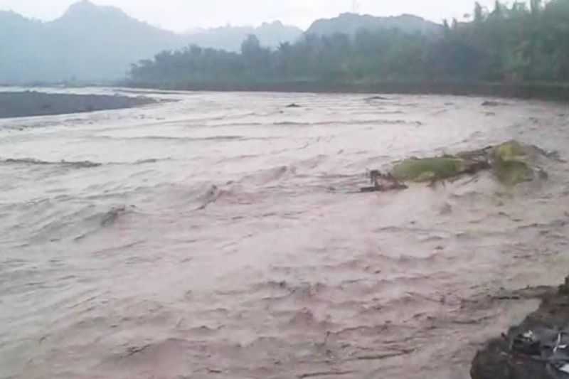 Warga Lumajang Diminta Waspadai Lahar Dingin Gunung Semeru